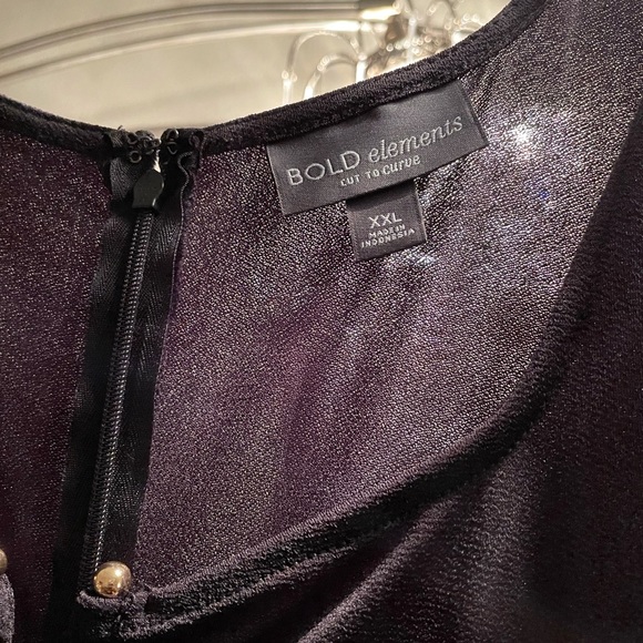 Bold and Beautiful in Black - Picture 2 of 3